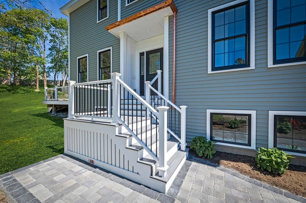 52 School St #2