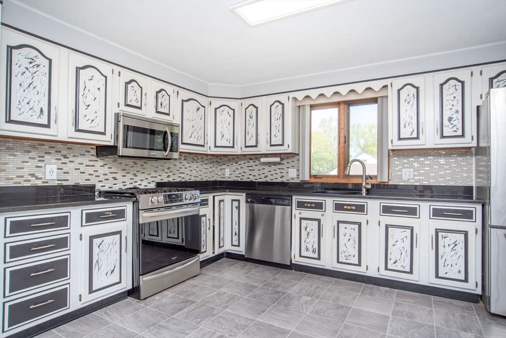 290 Dighton Ave. photo 4