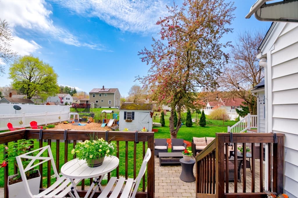 30 Faith Ave photo 5