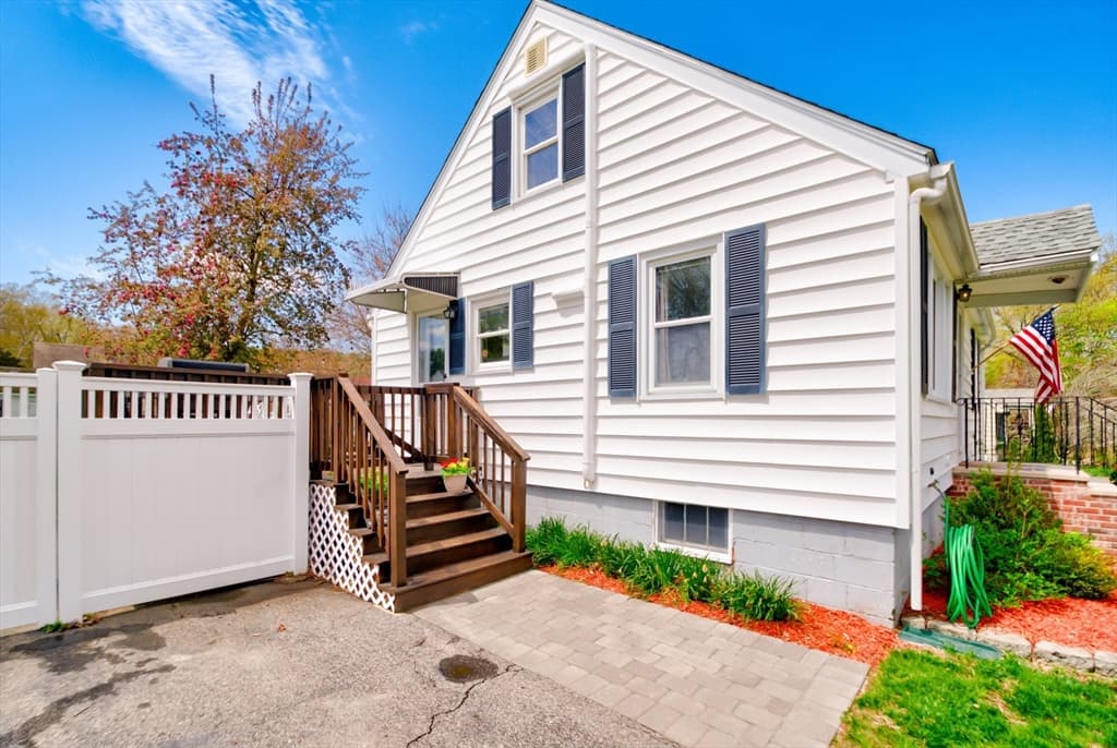 30 Faith Ave photo 4