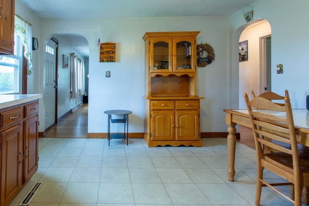 27 Padelford St photo 5