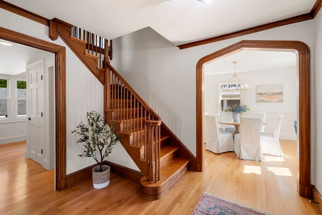 38 Lawrence Lane photo 3