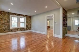 385 East St photo 4