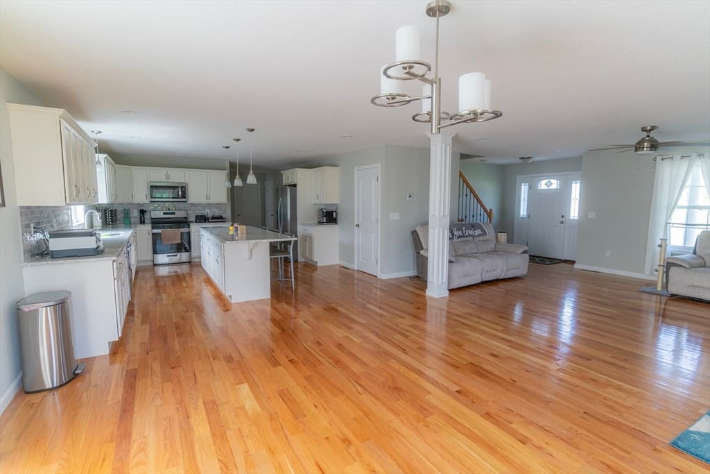 38 Damato Way photo 3