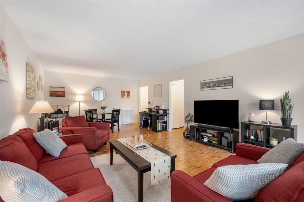 33 Pond Ave #409 photo 5
