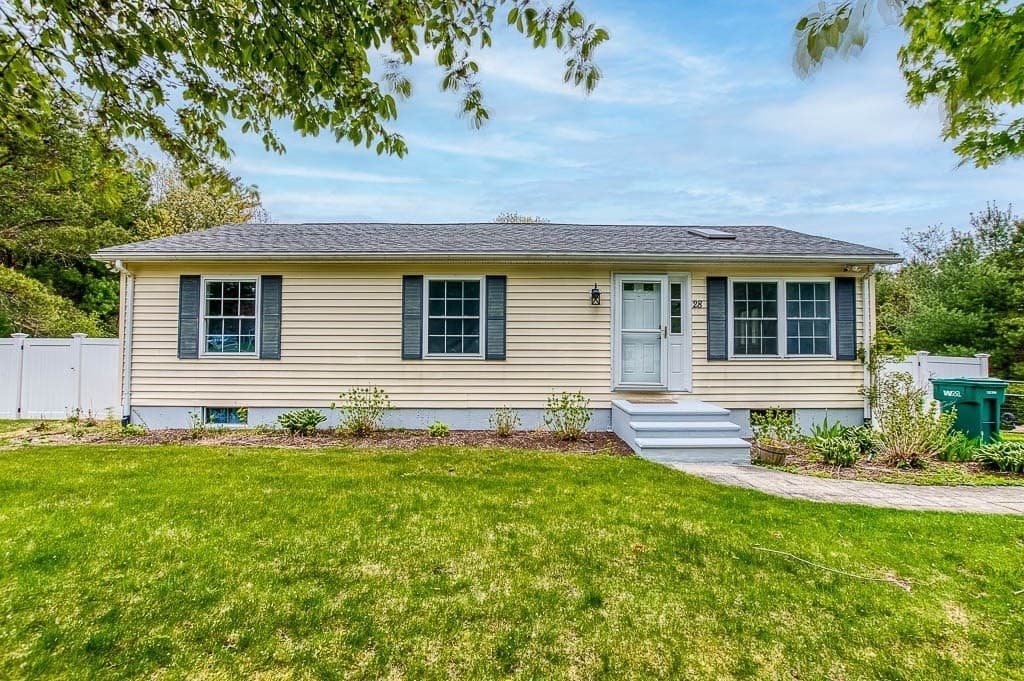 28 Myles Standish Dr photo 2
