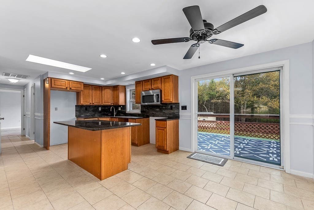 28 Myles Standish Dr photo 3