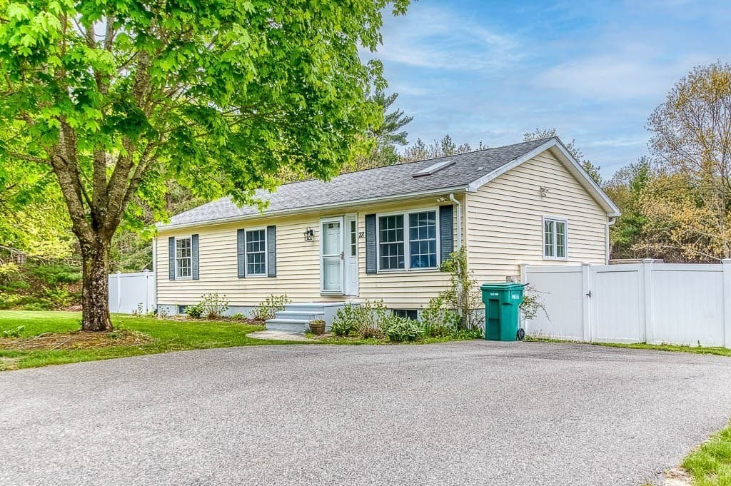 28 Myles Standish Dr