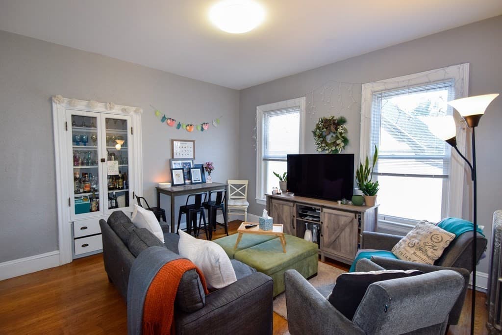 85 Surrey St #2 photo 2