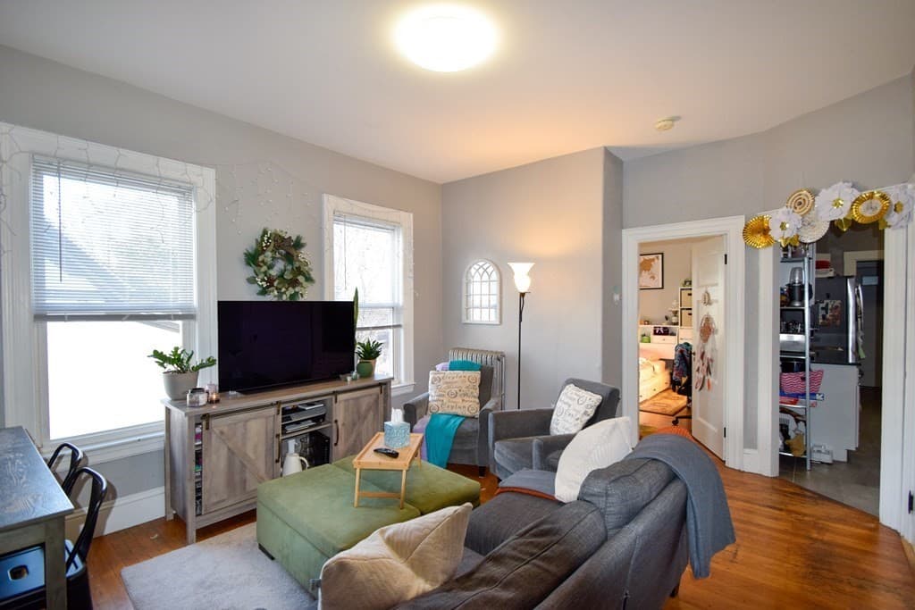85 Surrey St #2