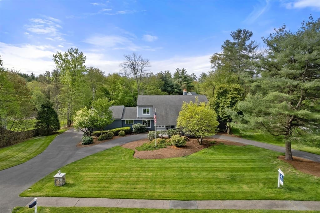 10 Hickory Dr