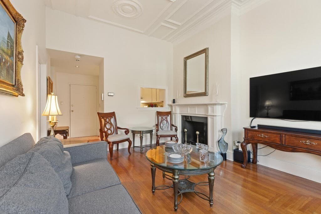 298 Commonwealth Ave #201