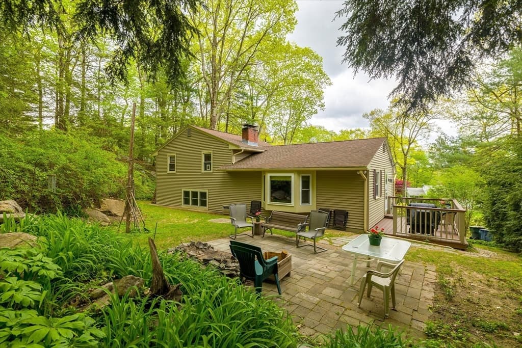 10 Centerwood Dr photo 2