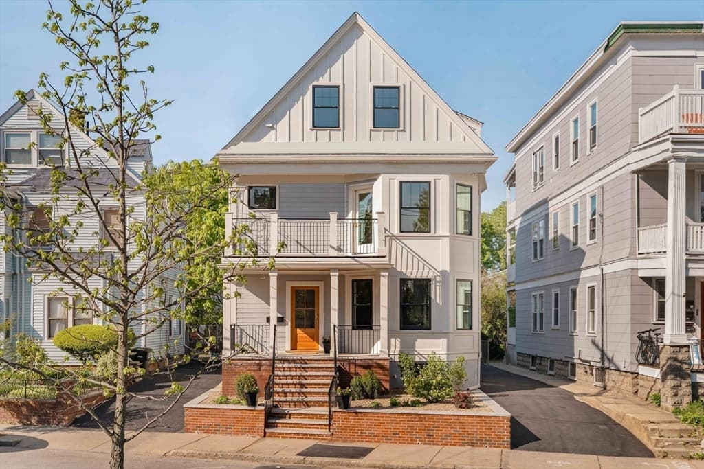 277 Summer St photo 2