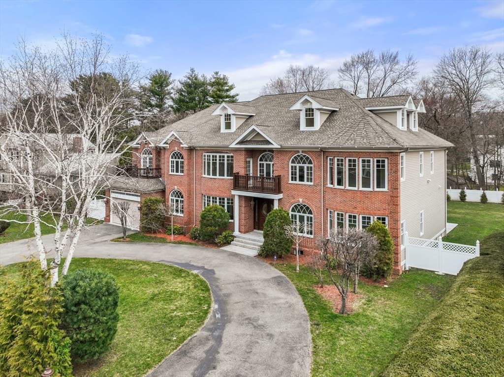 75 Woodfall Rd