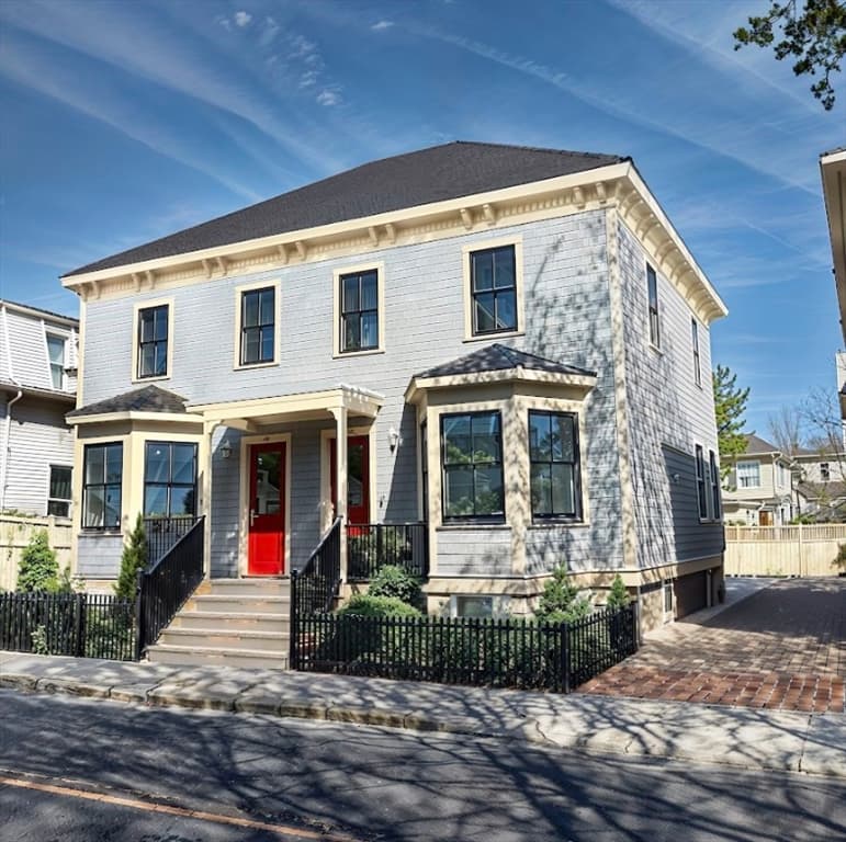 160-162 Putnam Ave #1