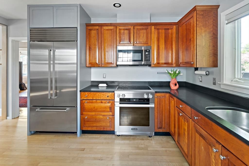 14 Linden Ave photo 3