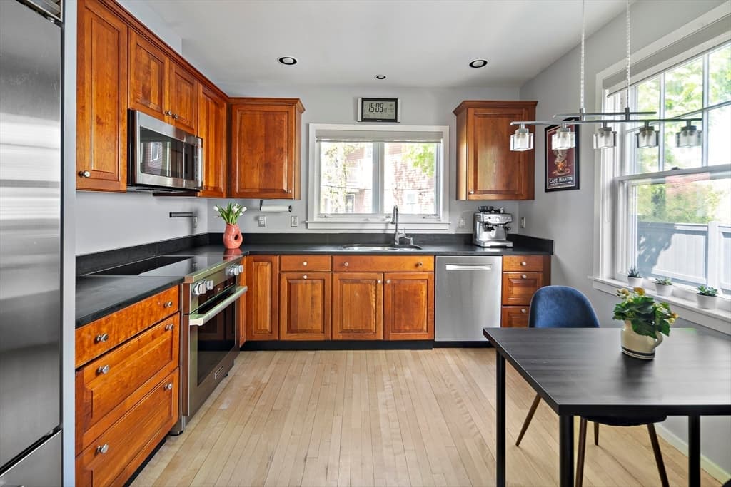 14 Linden Ave photo 4