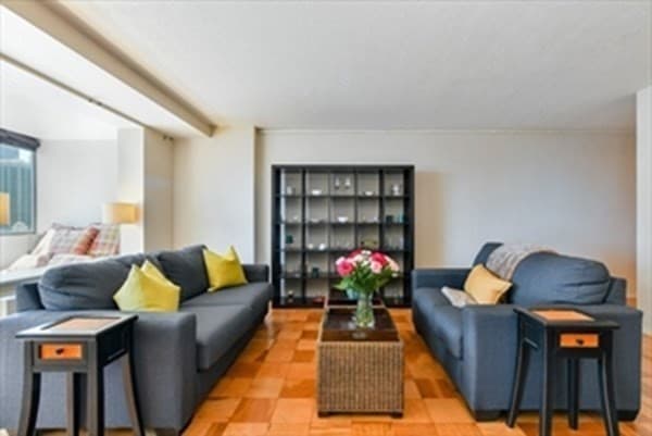 2 Hawthorne Place #14L photo 3