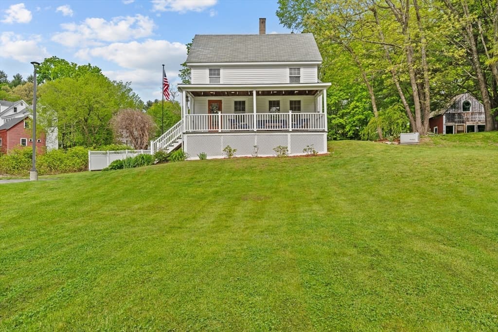14 Farwell Rd photo 3