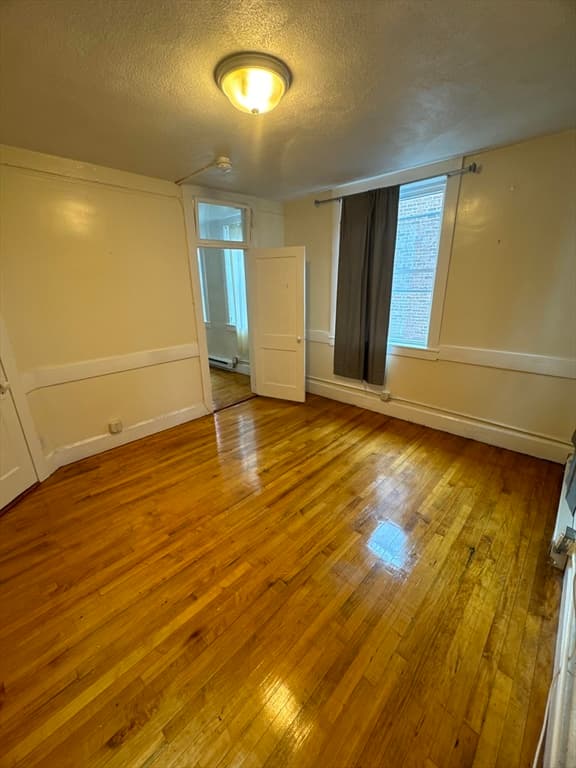 161 Endicott St #4R photo 2