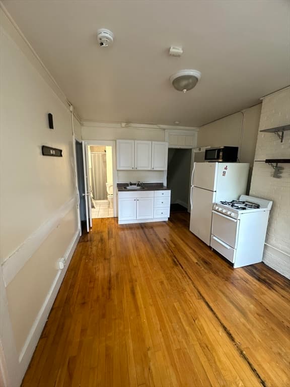161 Endicott St #4R photo 4