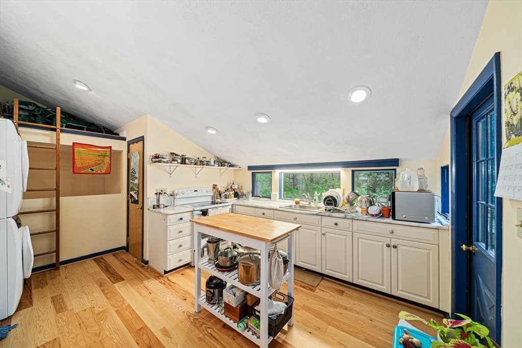 8 Sabrina Road photo 2