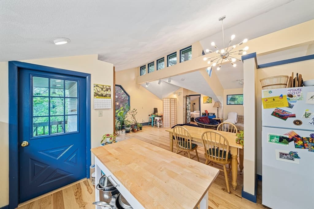 8 Sabrina Road photo 4