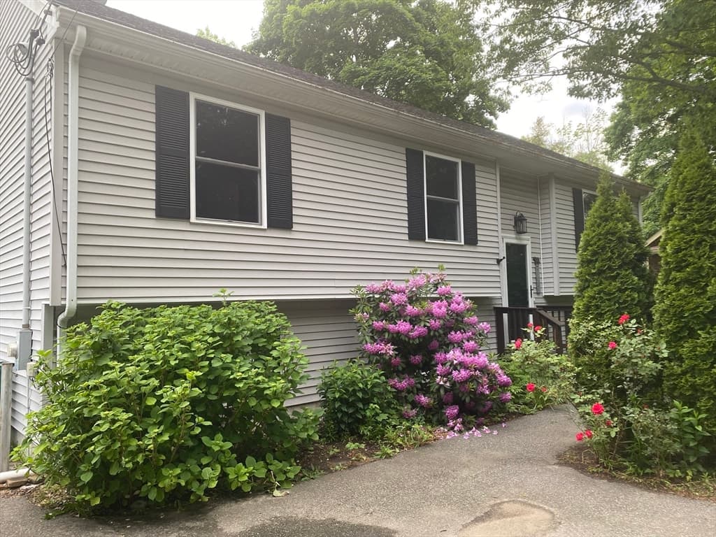 583 Park St photo 2