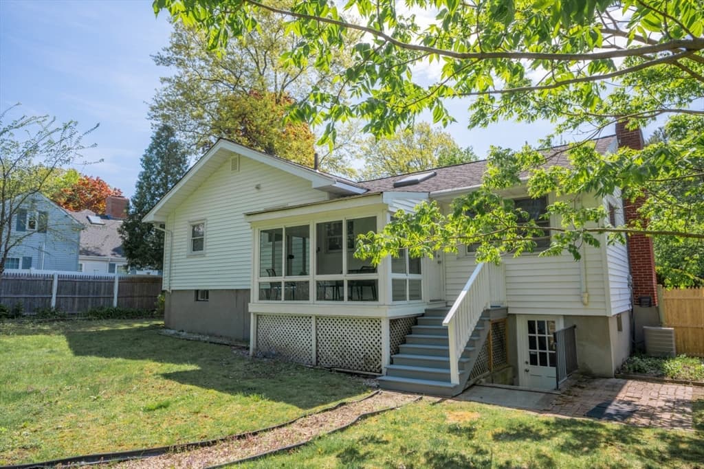 145 Grove St photo 3