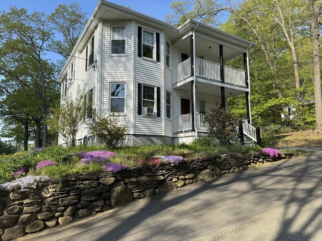 275 Marshall Street photo 2