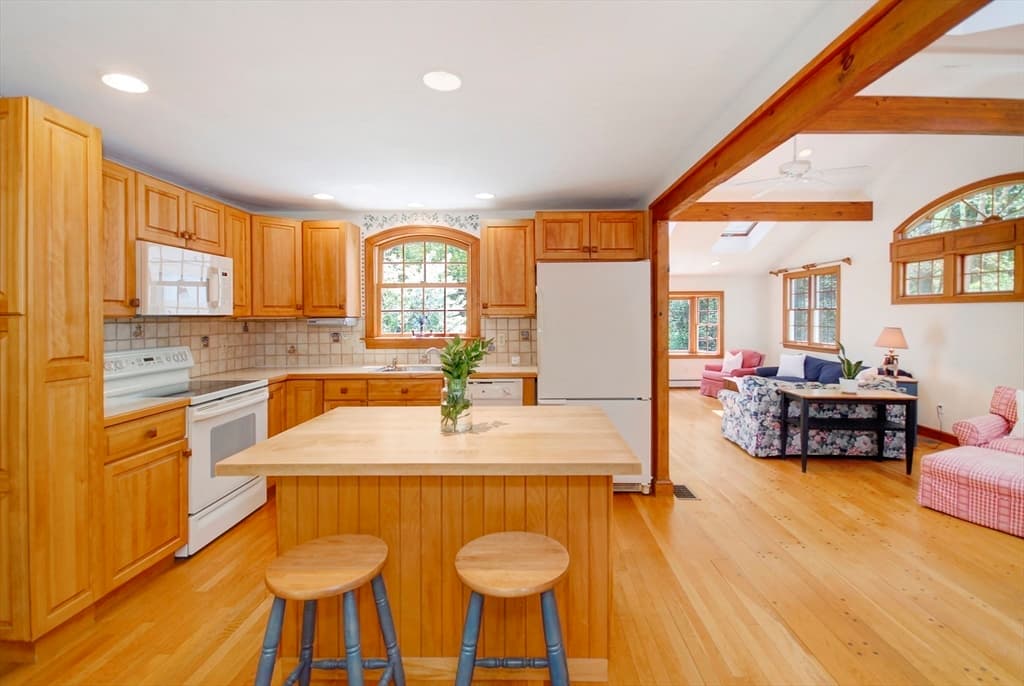 328 Brook Street photo 4