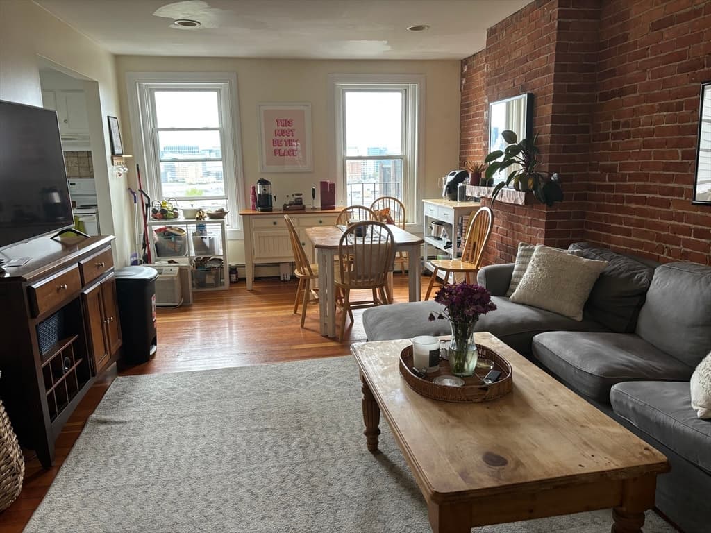 534 E Broadway #3
