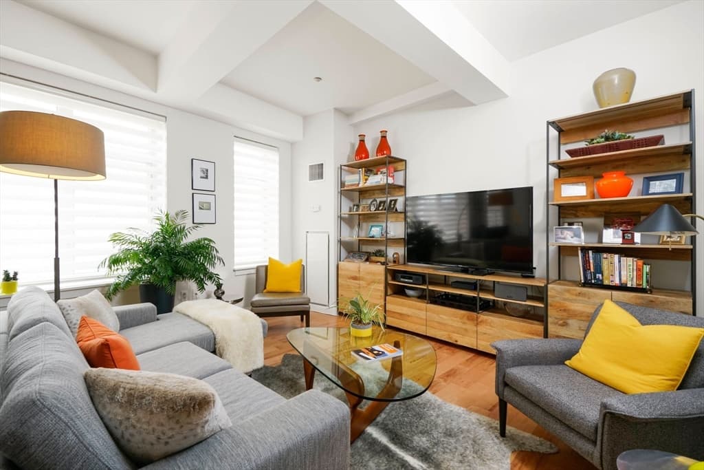 35 Fay St #607. photo 2