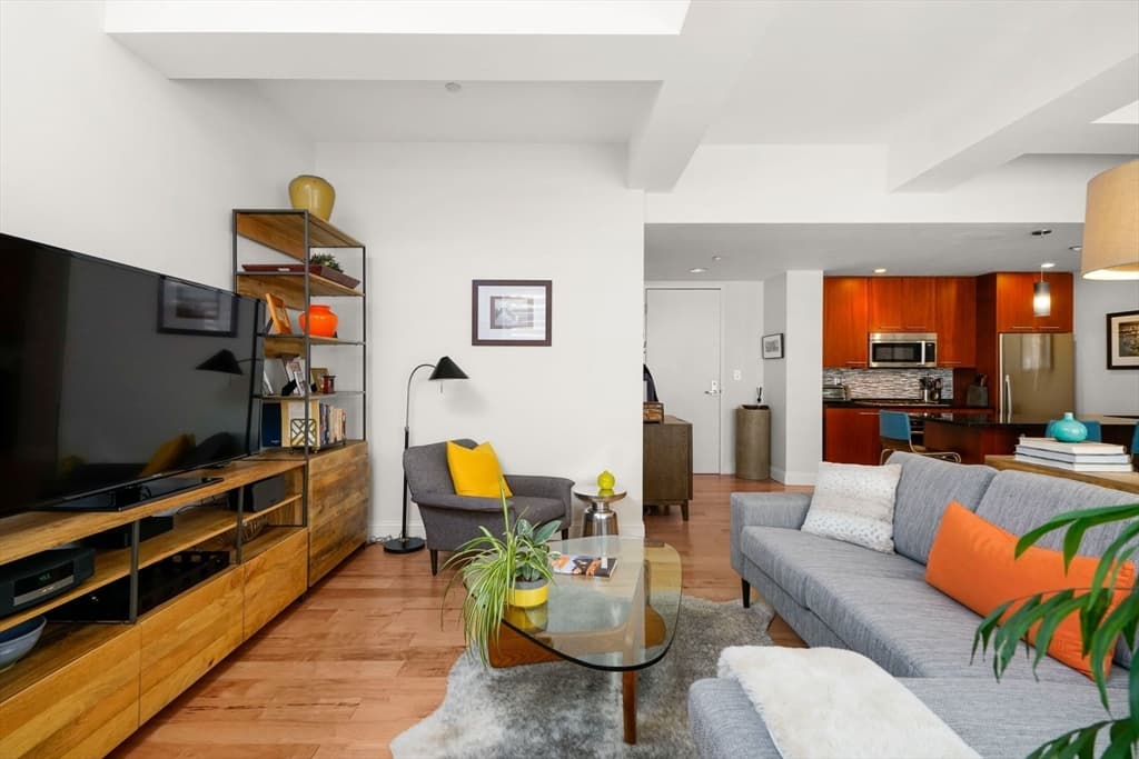 35 Fay St #607. photo 5