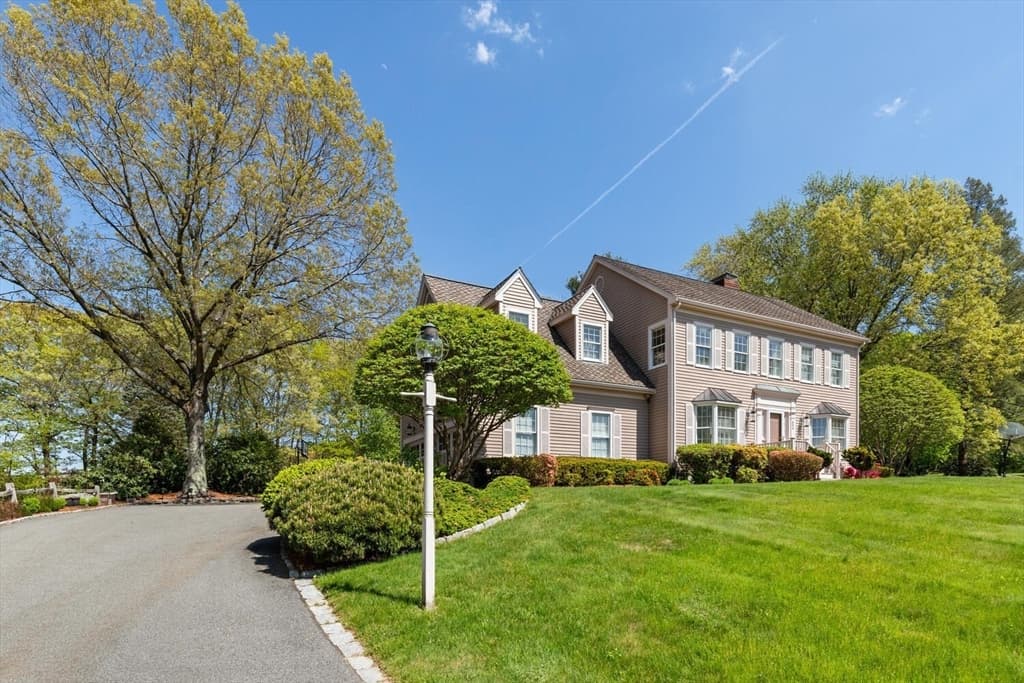 606 Waltham Street photo 4