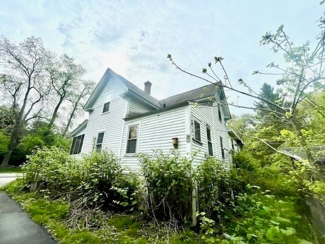 410 Greenwood St photo 3