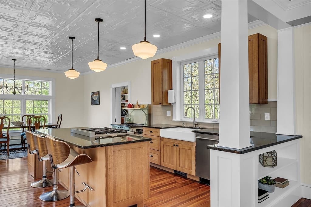 1178 N Broadway photo 5