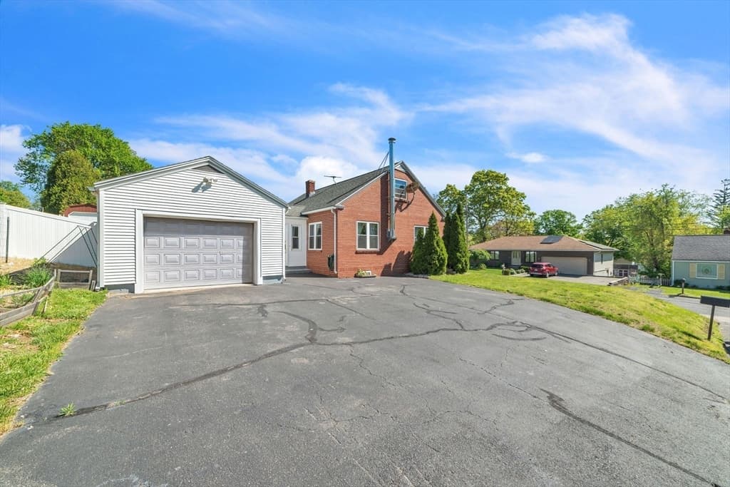 27 Wilno Ave photo 3