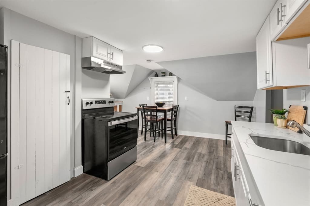 248 Somerset Ave photo 4