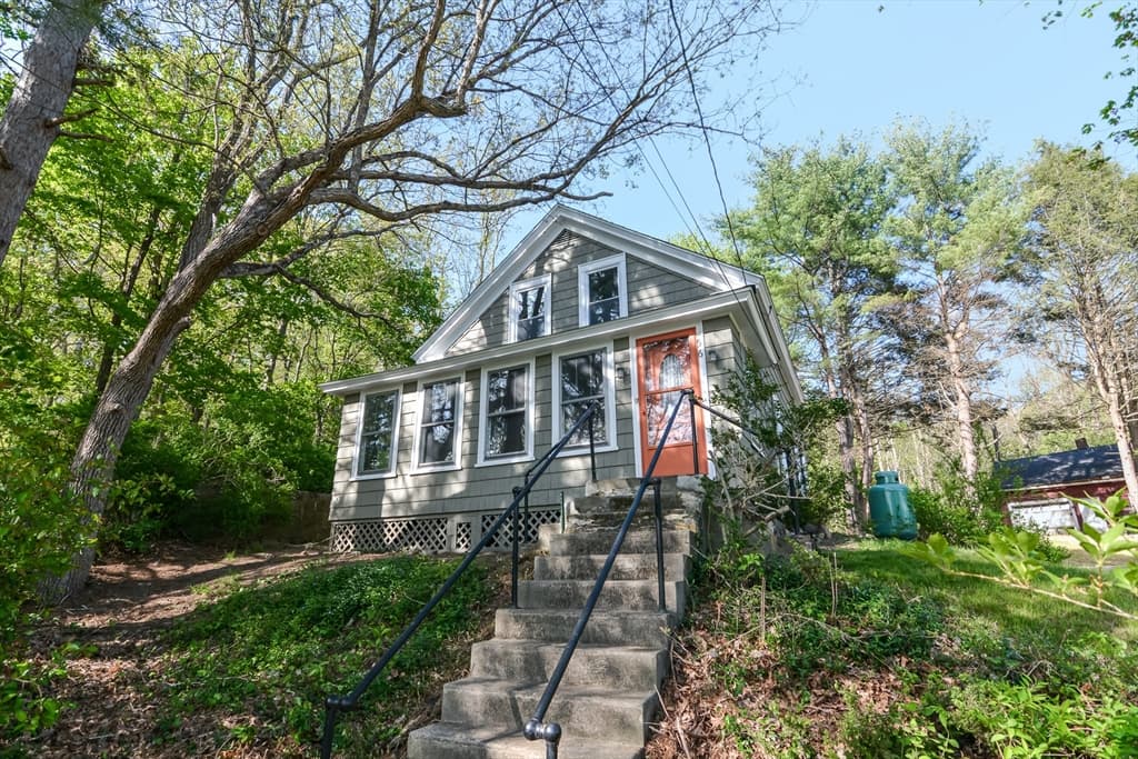 56 Chestnut Hill Rd photo 3