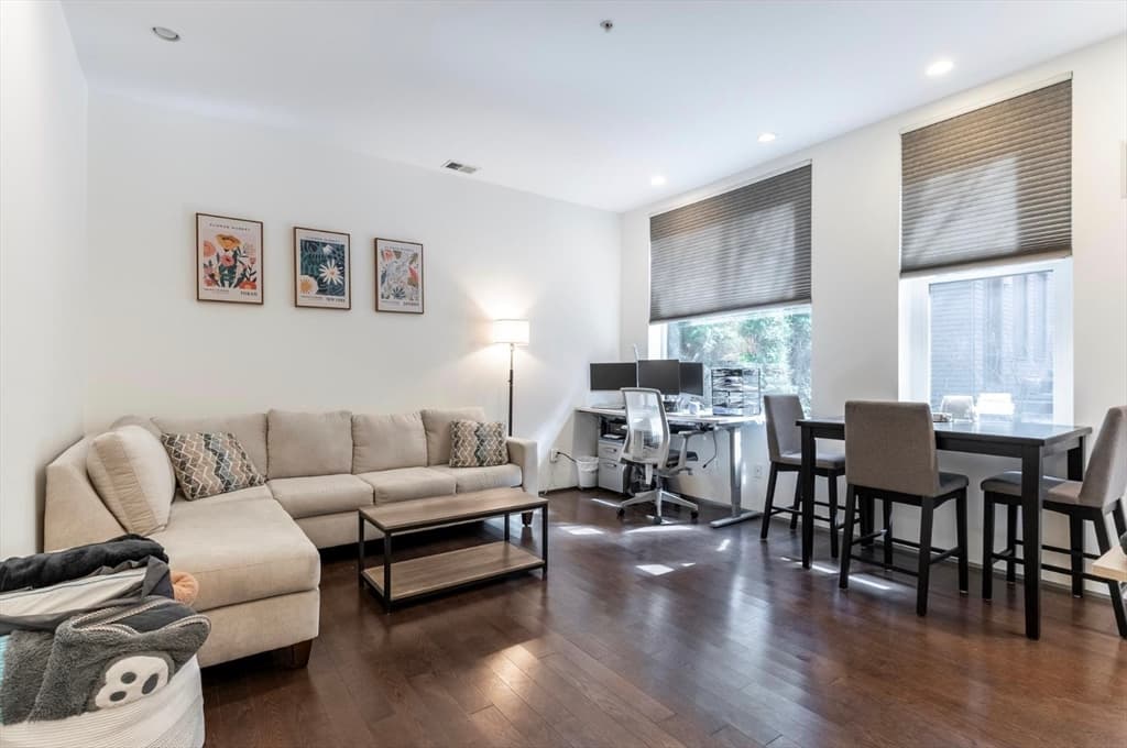 503 E 1st St #1 photo 2