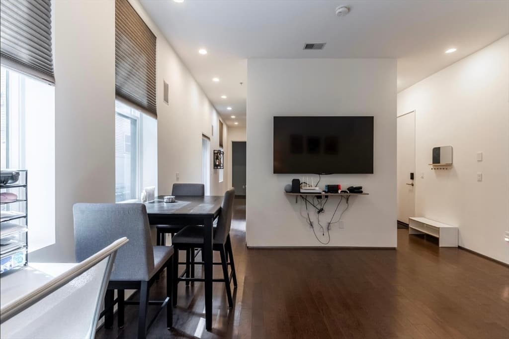 503 E 1st St #1 photo 5