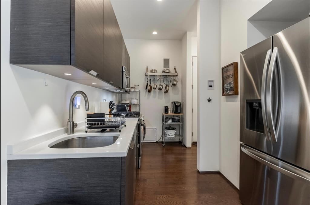 503 E 1st St #1 photo 4
