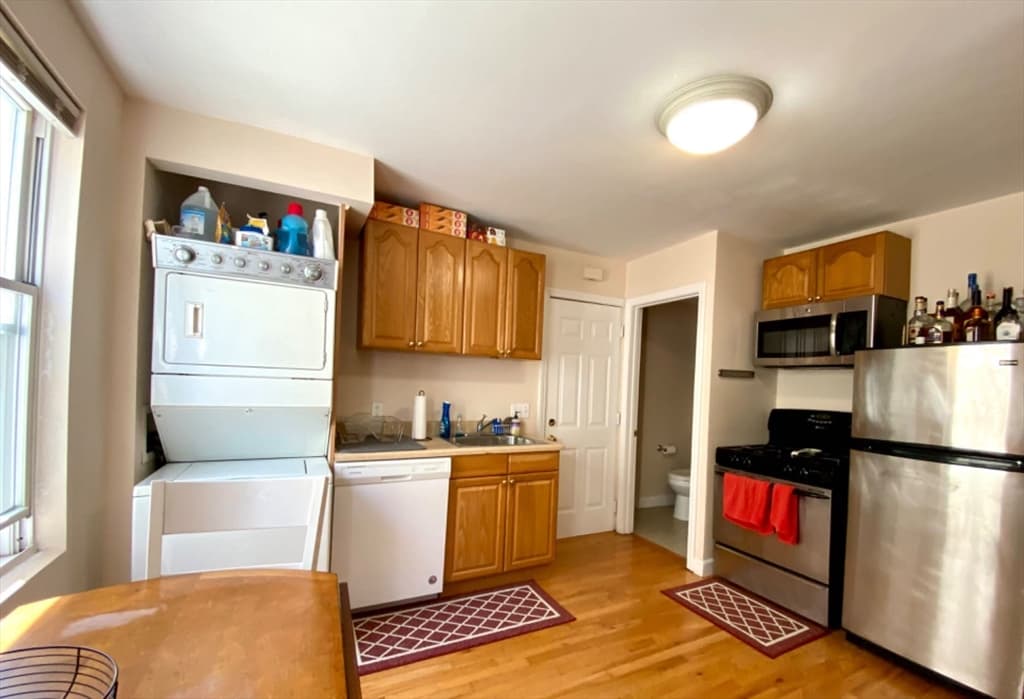 85 Winter St #2 photo 3