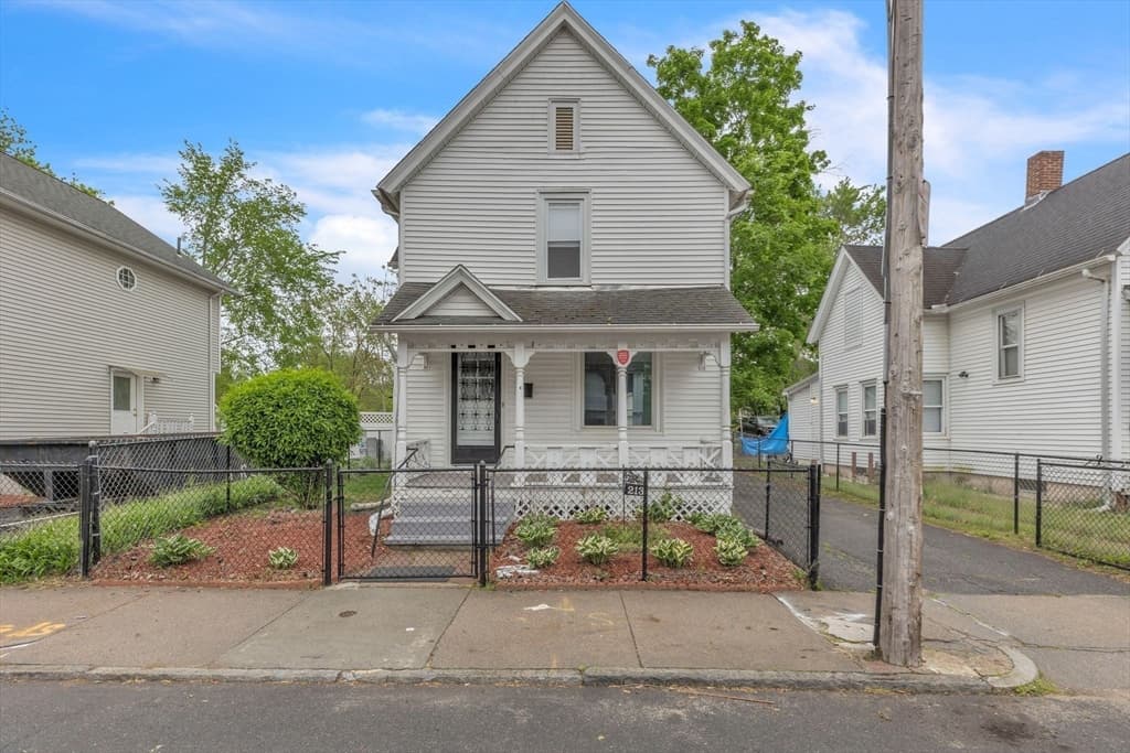 213 Tyler St photo 2