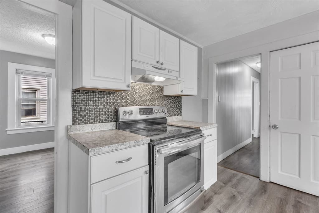 213 Tyler St photo 5