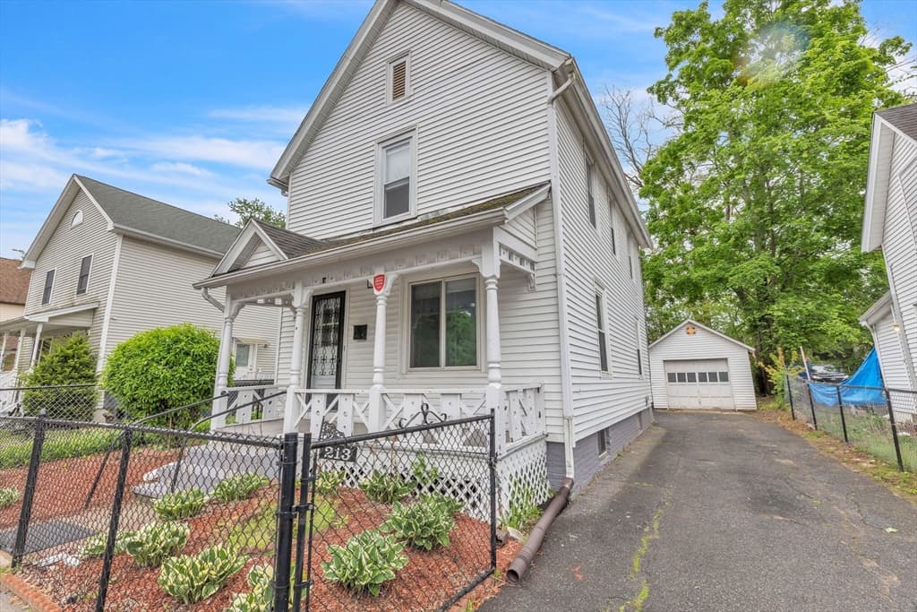 213 Tyler St photo 4