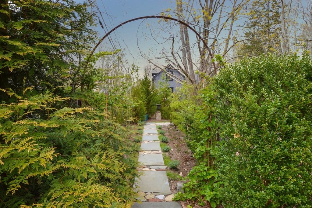 1150 Russells Mills Rd photo 2