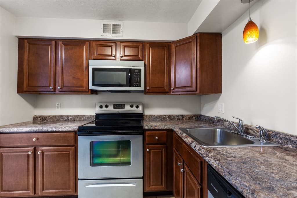 232 Canton #108 photo 5